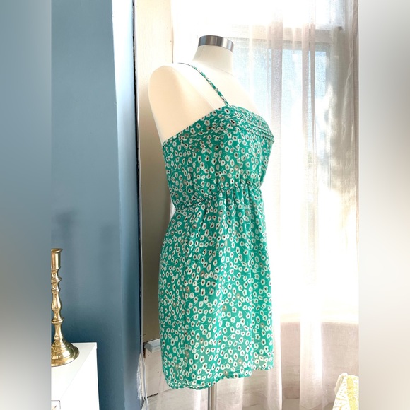 Forever 21 ditsy print mini dress with pintucked details on bust. - Picture 2 of 4